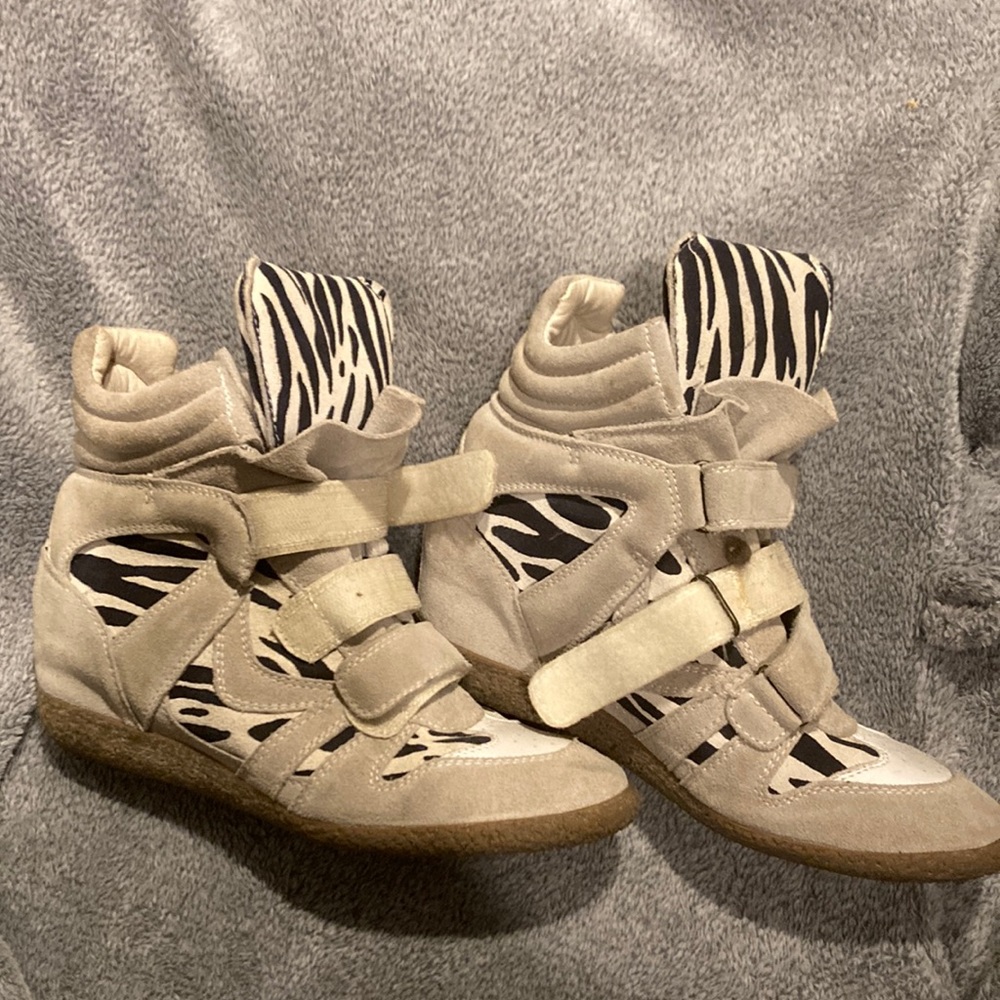 US SIZE 7.5 EURO SIZE 38, HEELED TENNIS SHOE SUEDE BOOTS W/VELCRO